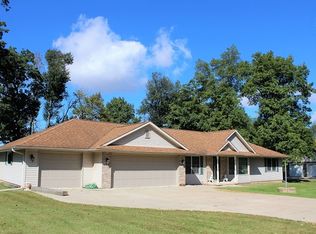 1705 Ridgewood Dr, Morrison, IL 61270