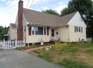 79 Sycamore St, Swansea, MA 02777
