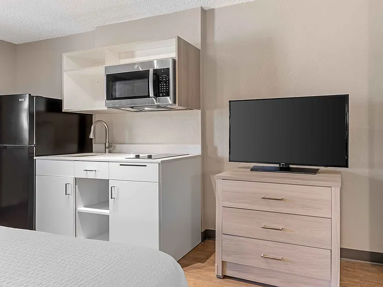 Studio Suite - 1 Queen Bed