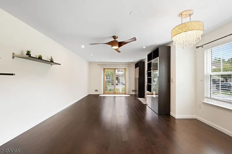 2 bed, 2.0 bath, 1158 sqft, $2,800 — Photo 4