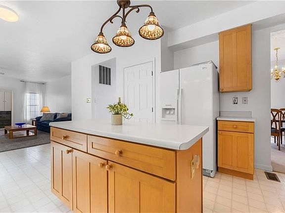 4th image of 2240 Watchfield Dr