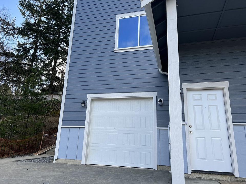 1st image of 613 Hansen St SE