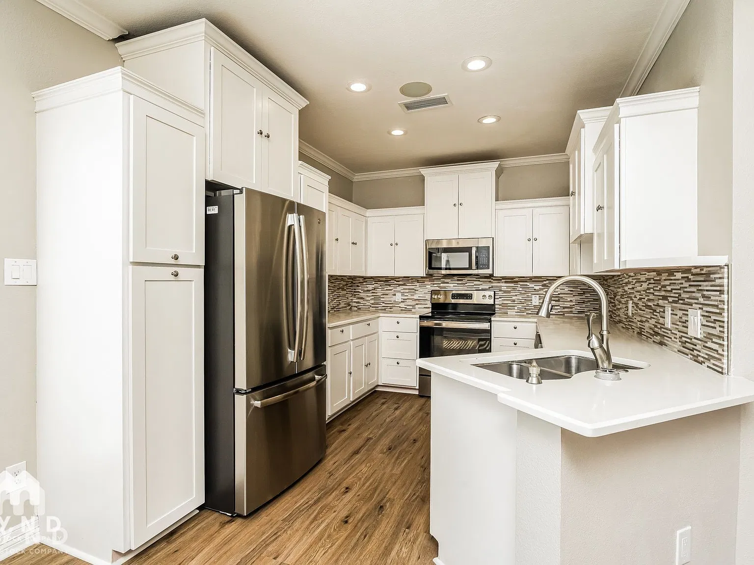 5 bed, 3.0 bath, 2430 sqft, $2,265 — Photo 3