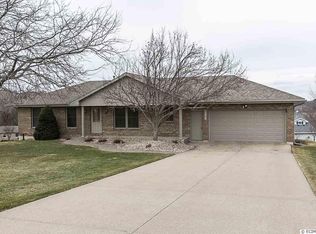 11391 Amy Dr, Dubuque, IA 52003