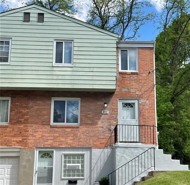 852 Oranmore St photo 1