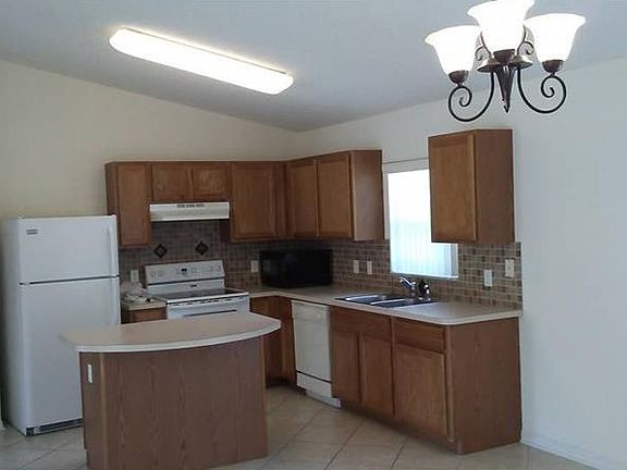 3rd image of 1097 W Seagate Dr
