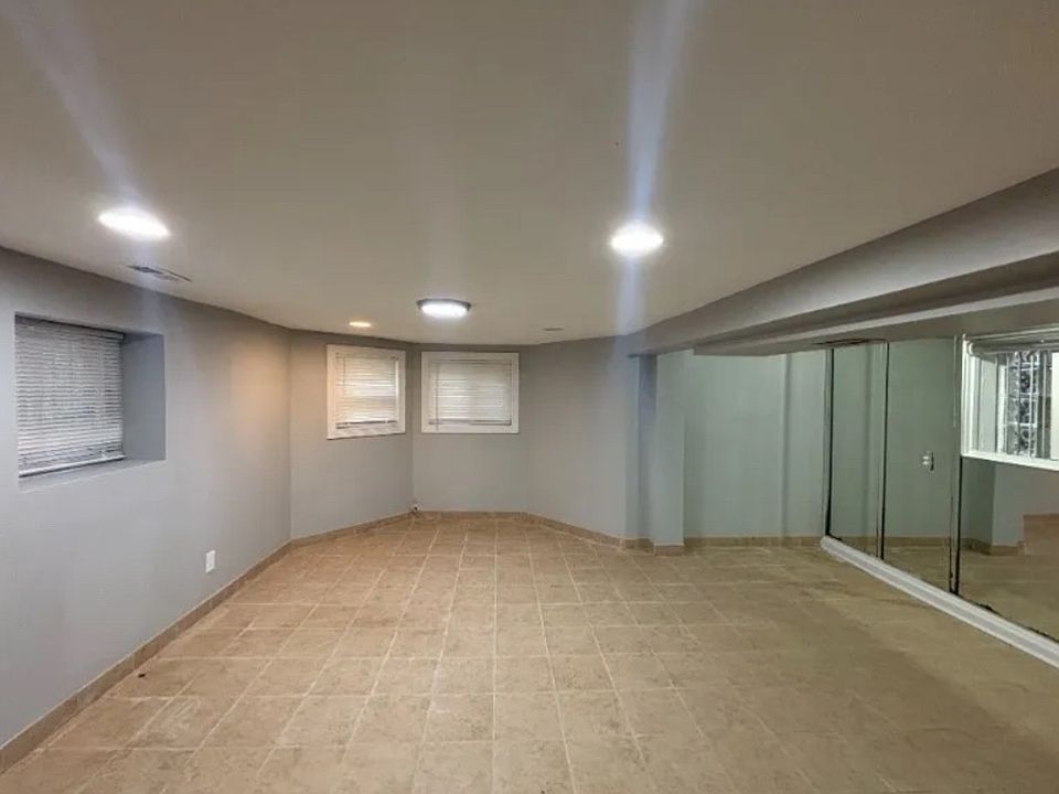 Building Photo 3