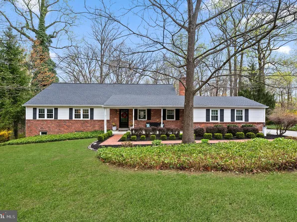 419 Hilltop Rd, Paoli, PA 19301