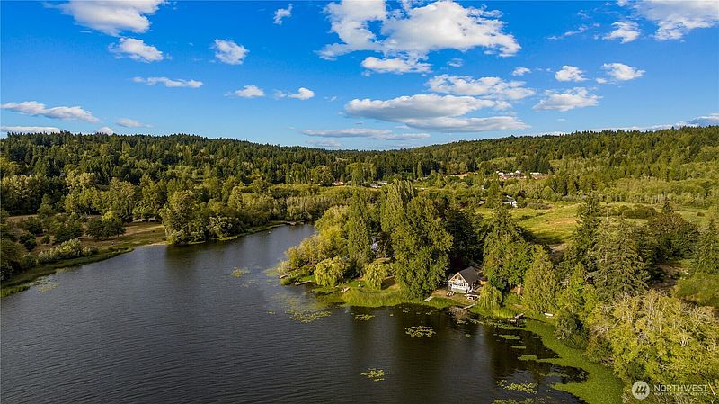 3rd image of 5680 Long Lake Road SE
