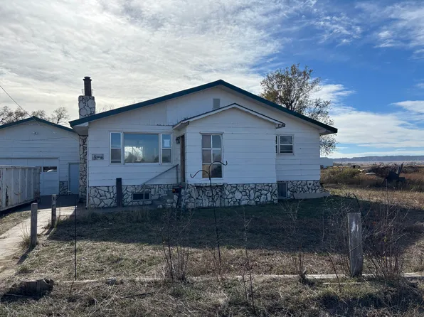 1122 W Adler Dr, Scottsbluff, NE 69361