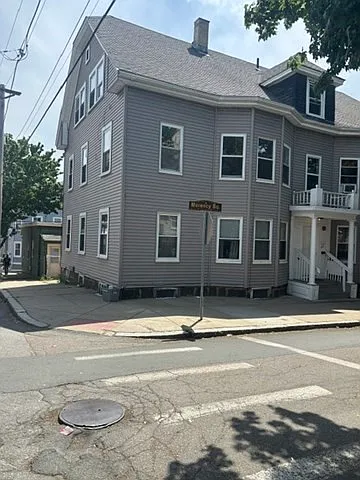 27 Salem St #2L — Photo 2