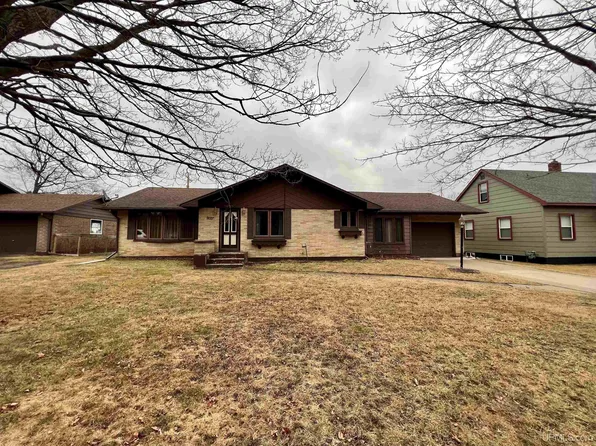 1416 N 2nd Ave, Iron River, MI 49935