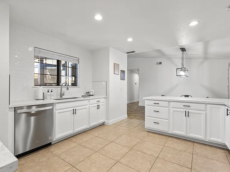 309 Hemphill Way — Photo 9