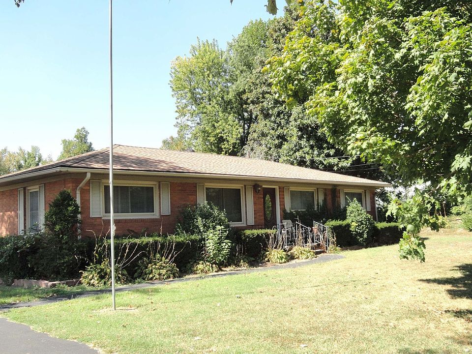 2nd image of 1744 Daniels Ln