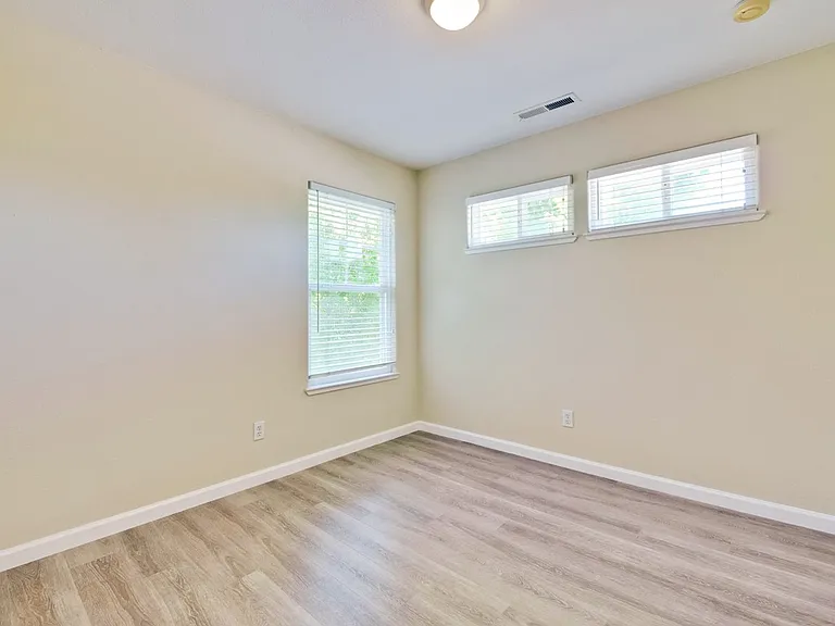 352 Beemer Ave — Photo 31