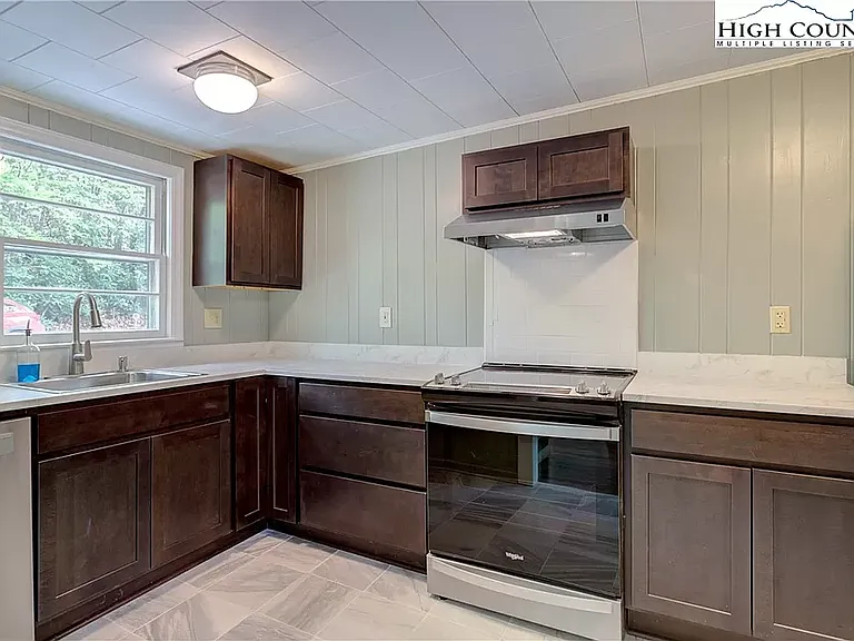 169 Hayes St — Photo 13