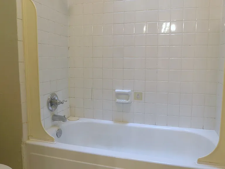 1915 Kingswood Ct — Photo 17