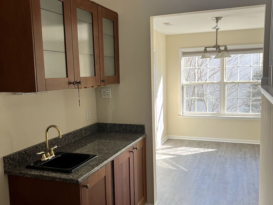 1st image of 113 Crosswood Dr