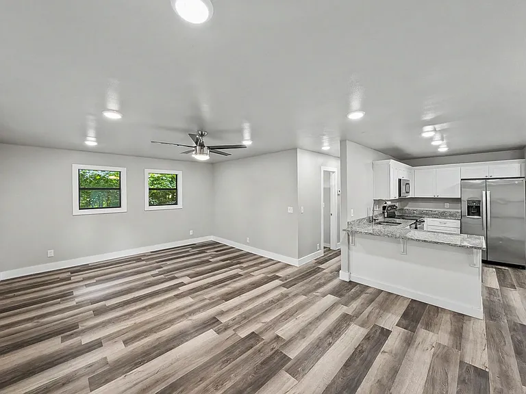 24 Hampstead Ln — Photo 8