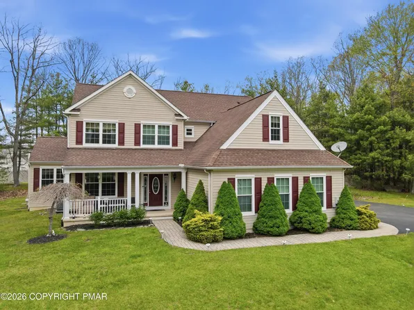 1323 Crossing Ln, Stroudsburg, PA 18360