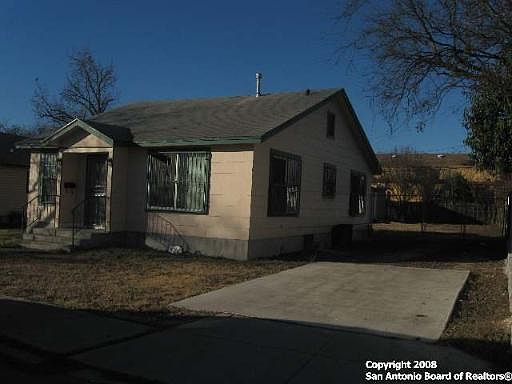 2nd image of 905 LEE HALL ST