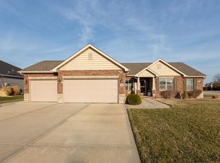 1000 Indian Prairie Dr, Mascoutah, IL 62258