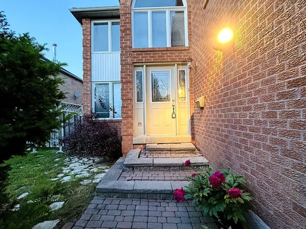 33 Westmoreland Ct, Markham, ON L3R 8L9