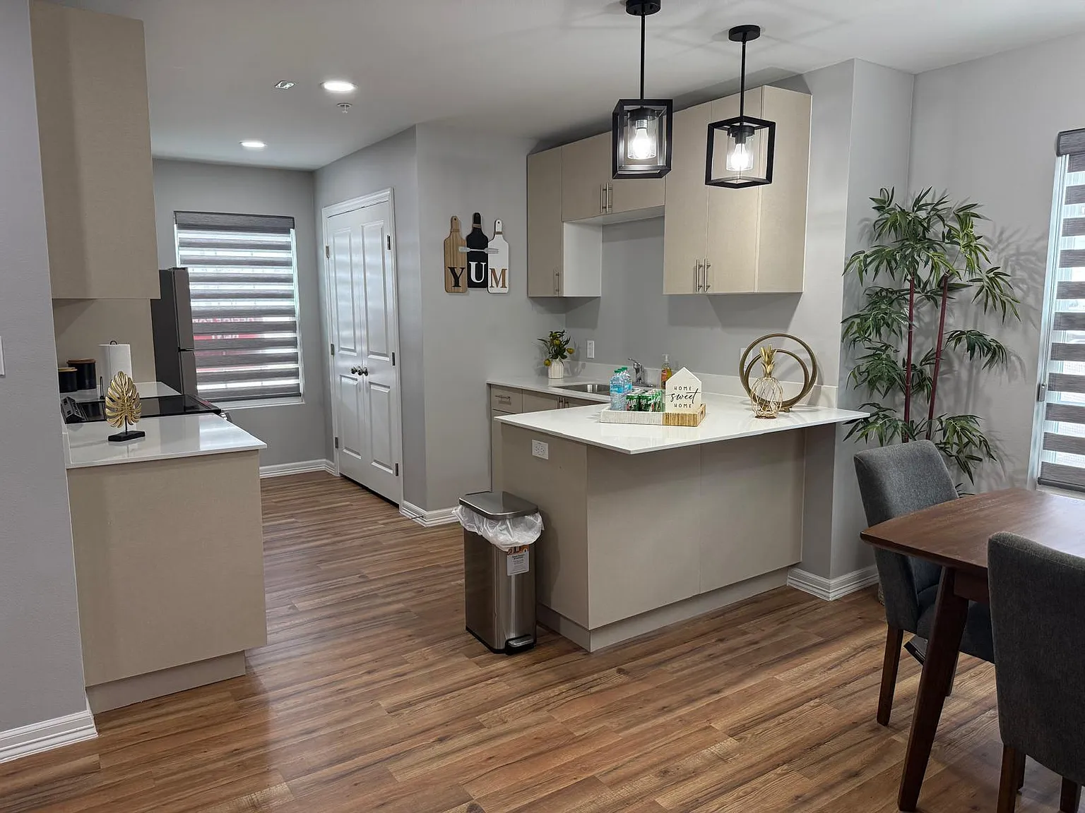 E&J Apartments - F23 — Photo 2