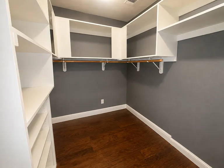 3290 N Vista Ave — Photo 22