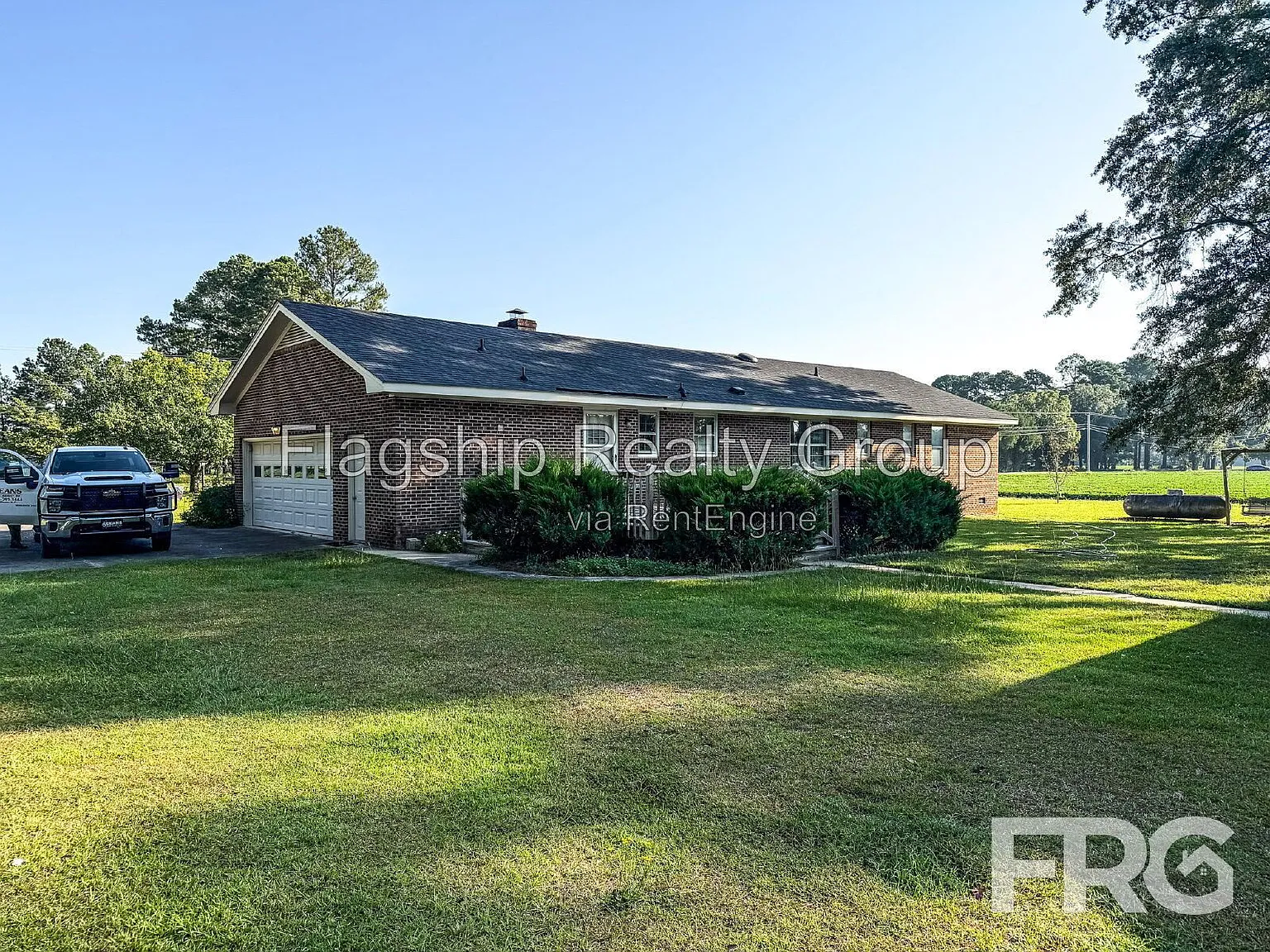 3 bed, 2.5 bath, 1450 sqft, $1,800 — Photo 2
