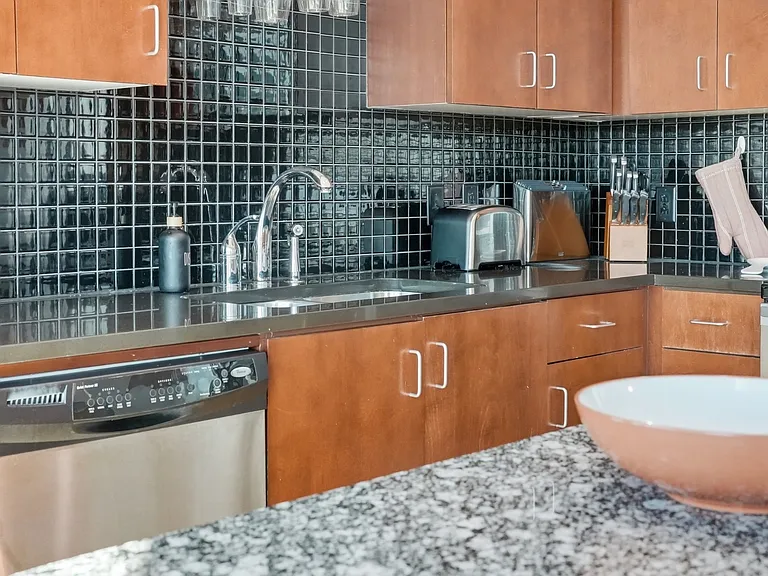 415 Church St #1306 — Photo 18