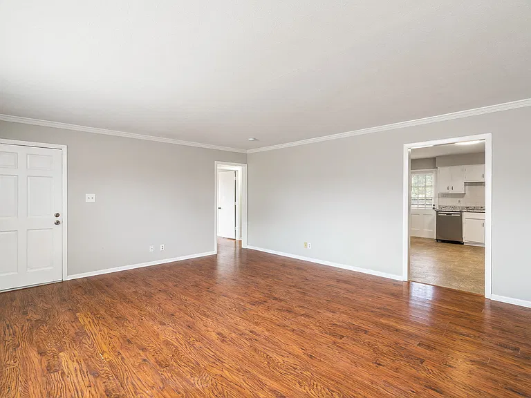 11707 S Williamsburg Dr — Photo 2