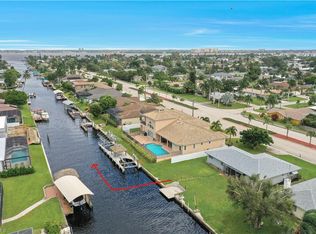 825 Lucerne Pkwy, Cape Coral, FL 33904