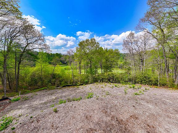 5th image of 376 Heaton Forest