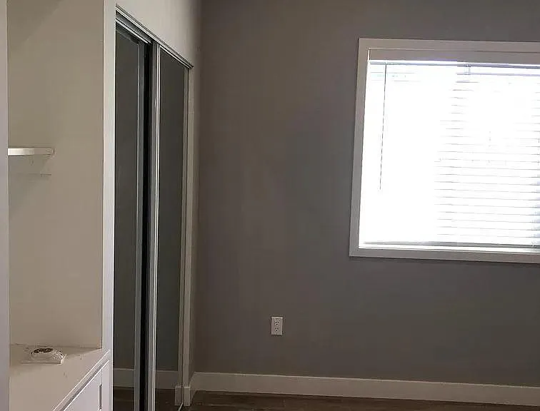 6927 Cozycroft Ave — Photo 1