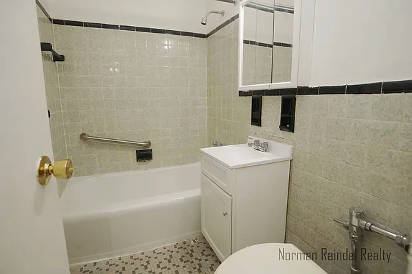 Rented by Norman Raindel, LREB | media 14