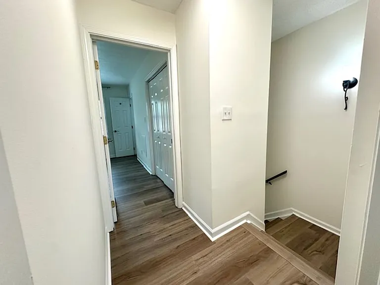 104 Carlyle Cir — Photo 16