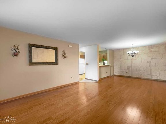 3rd image of 111 Silverstone Dr