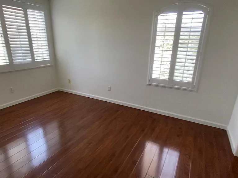 305 W Newby Ave #J — Photo 14