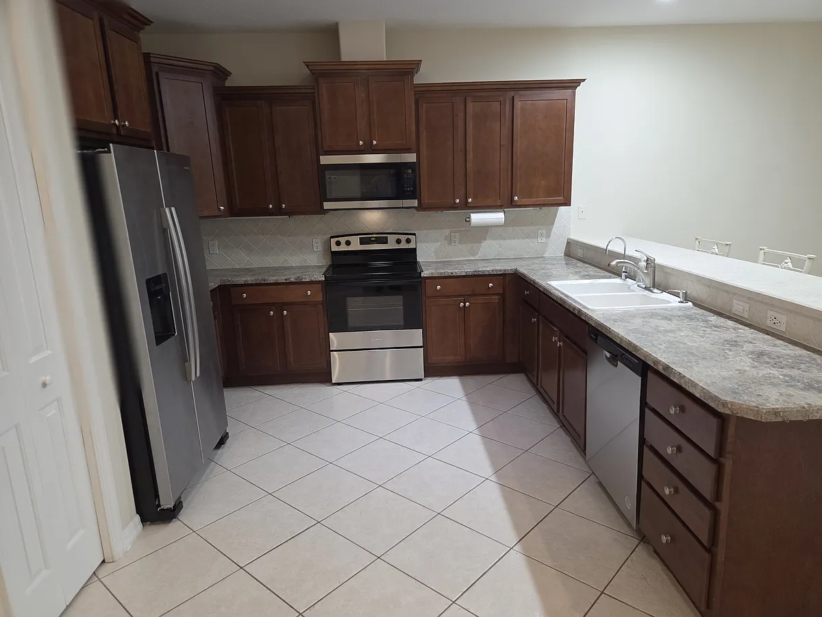 Kitchen - 427 Pineapple Sq SW
