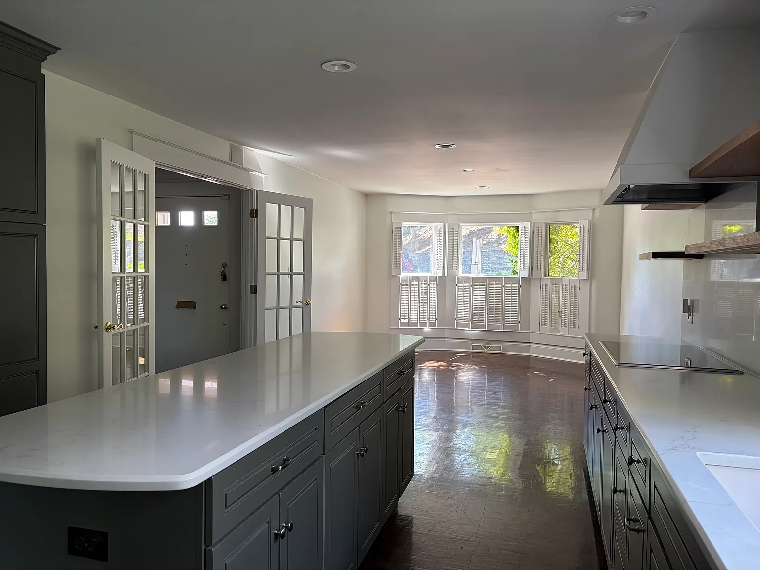 3 bed, 2.5 bath, 2894 sqft, $4,500 — Photo 2