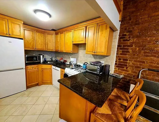 Rented by Corcoran | media 23