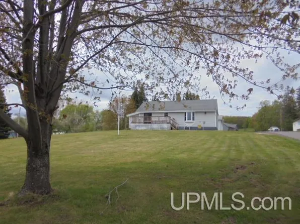 602 W 5th St, Rockland, MI 49960