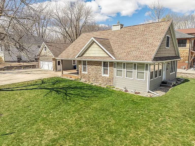 20695 Circle Dr — Photo 2