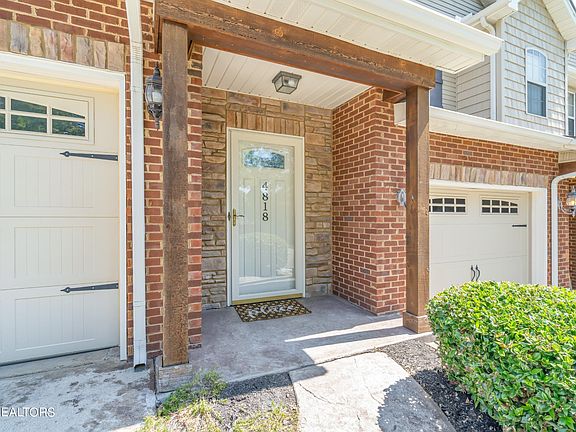 3rd image of 4818 Fountain View Way