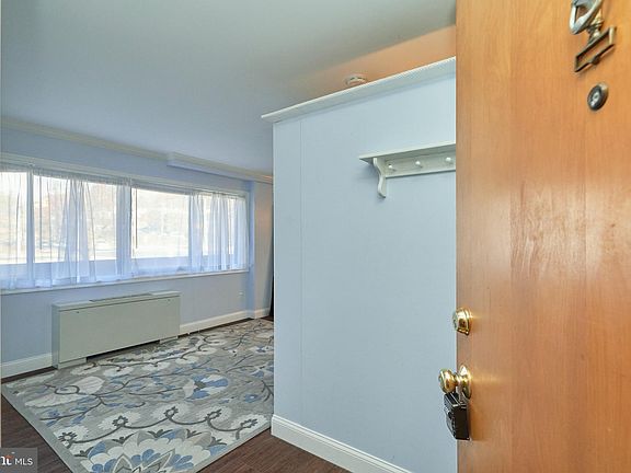 5th image of 1501 S George Mason Dr APT 10