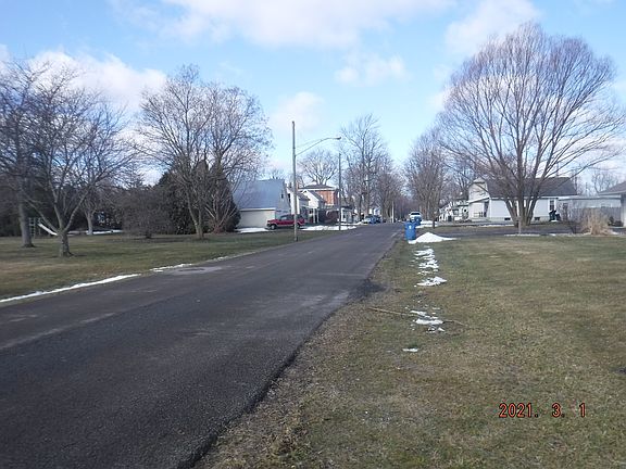 Exterior Neighborhood (street photo)