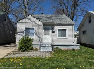 8709 Toepfer Rd, Warren, MI 48089