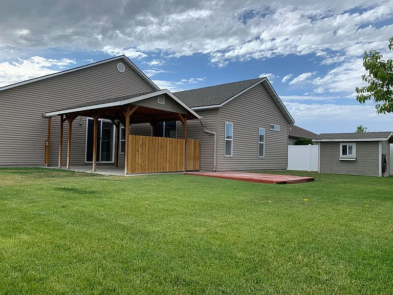 1504 Anny Dr E — Photo 15