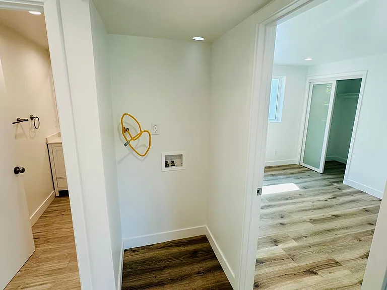 1581 W 37th Pl #1/2 — Photo 11